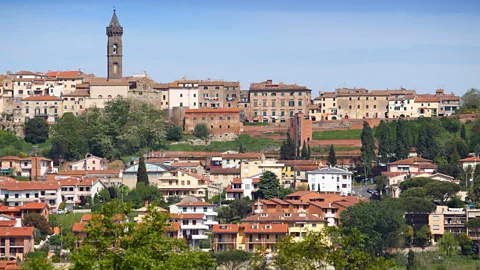 Alamy View of the town of Piccioli (Credit: Alamy)