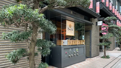 Rob Goss Manten delivers high-end omakase-style sushi at reasonable prices (Credit: Rob Goss)