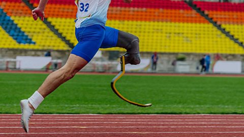 An athlete runnig on a track with a blade