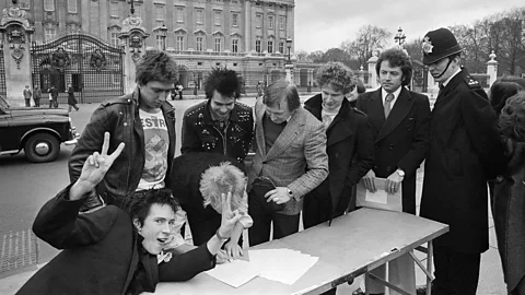 Getty Images The Sex Pistols تک‌آهنگ بحث‌برانگیز خود God Save the Queen را در سال 1977 منتشر کرد - سال نقره‌ای جشن‌شان (اعتبار: Getty Images)