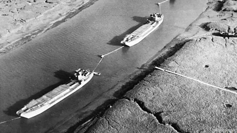 موزه جنگ امپراتوری یک کشتی فرود ساختگی که به عنوان طعمه در بندرهای جنوب شرقی در آستانه D-Day مورد استفاده قرار می گیرد (با احترام: موزه جنگ امپراتوری)