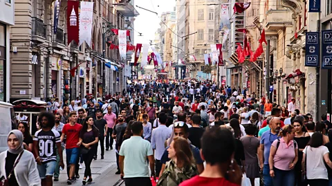 Alamy Más de 20 millones de visitantes internacionales viajaron a Estambul en 2023 (Crédito: Alamy)