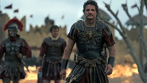 Paramount Ao lado de Paul Mescal, Pedro Pascal estrela como o general que virou gladiador Marcus Acacius (Crédito: Paramount)