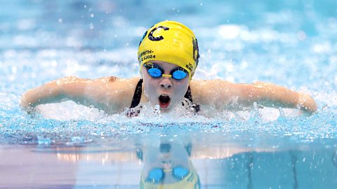 Iona Winnifrith swimming at competition