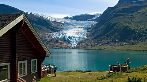 Alamy Bodø se encuentra cerca de Svartisen, el glaciar más accesible de Europa (Crédito: Alamy)