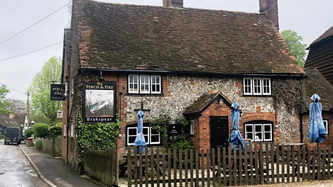 Brendan Sainsbury The Perch & Pike is a 17th-Century flint-built inn in Oxfordshire (Credit: Brendan Sainsbury)