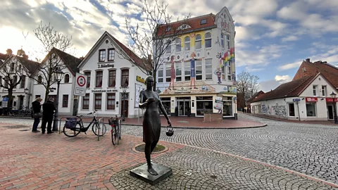 Thomas Sparrow A full-size bronze statue in Leer depicts a woman carrying a cup and a teapot (Credit: Thomas Sparrow)