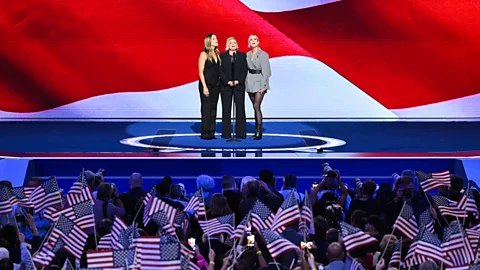 Getty Images As Chicks no palco da Convenção Nacional Democrata