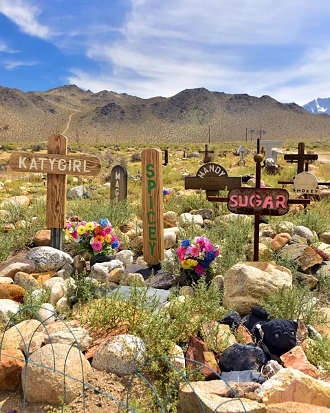 Paul Koudounaris (p232) Handmade graves in Bishop, California (Credit: Paul Koudounaris)