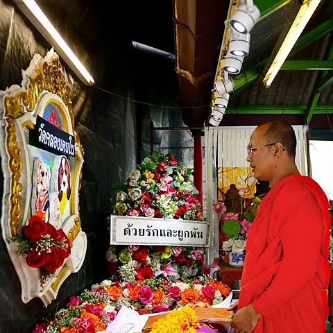 Paul Koudounaris A ceremony is performed at a temple in Bangkok for a deceased dog (Credit: Paul Koudounaris)