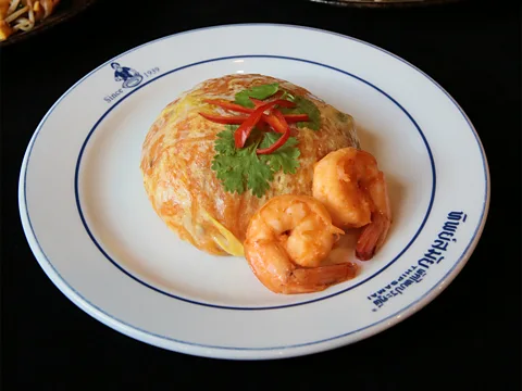 Thipsamai Thipsamai is Chef Soontornyanakij's recommendation for an old school pad Thai with a twist (Credit: Thipsamai)