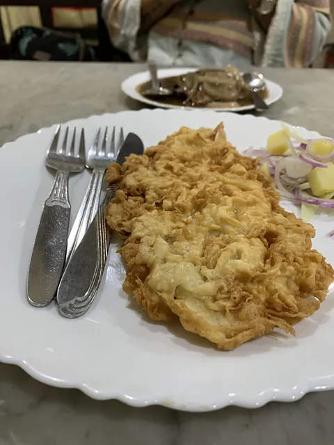 Auroni Mookerjee Allen Kitchen may have been named for a mysterious Scotsman, but its deep-fried cutlets are 100% Kolkata (Credit: Auroni Mookerjee)