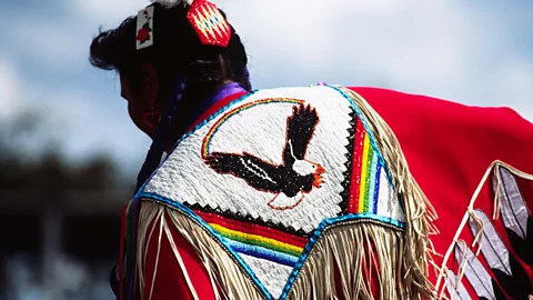 Alamy La comunidad indígena de Winnipeg celebra periódicamente reuniones de trabajo, como la que se celebra en el Festival Manito Ahbee, que incluye concursos de tambores y una feria artesanal (Crédito: Alamy)