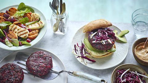 Beetroot veggie burgers