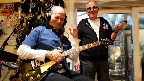 Margaret Saadi Kramer Wayne Kramer working on MC5's comeback album Heavy Lifting with producer Bob Ezrin (Credit: Margaret Saadi Kramer)