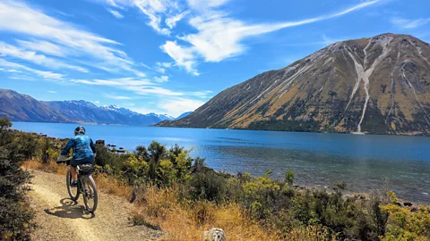 Tracey Croke Cyclists on the Alps to Ocean trail, New Zealand (Credit: Tracey Croke)