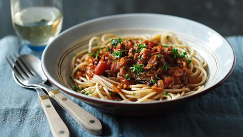 Healthy spaghetti bolognese