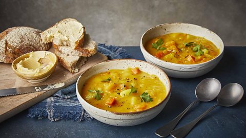 Slow cooker vegetable soup