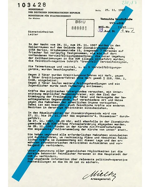 -The-Stasi-Records-Archive An internal letter by Stasi chief Mielke about "operation trap" ordering a further crackdown (Credit: The Stasi Records Archive, BStU, MfS, BdL/Dok., Nr. 8812, Bl. 1-3)