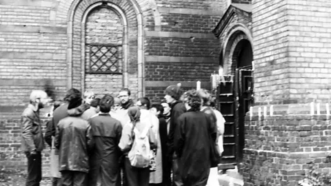 The Stasi Records Archive, BStU, MfS, HA XX, Fo, Nr. 59, 4-14 People gathering at the Zion Church in East Berlin in support of arrested environmental activists (Credit: The Stasi Records Archive, BStU, MfS, HA XX, Fo, Nr. 59, 4-14)