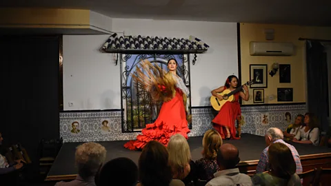 Ángeles Cruzado De culturele vereniging Peña Flamenca Torres Macarena ligt een beetje buiten de gebaande paden en haar optredens trokken een lokaal publiek (Credit: Ángeles Cruzado)