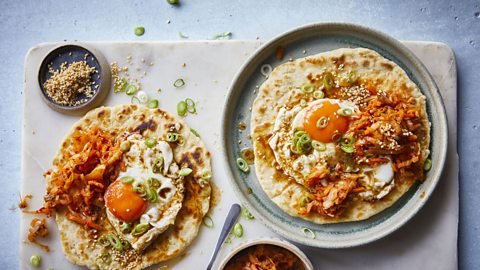 Yoghurt flatbreads with crispy eggs