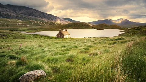 Getty Images Bothy by lake in UK (Credit: Getty Images)