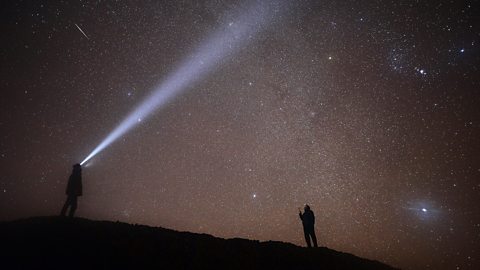 Uma explosão lenta: O nascimento violento da chuva de meteoros Geminid - jili