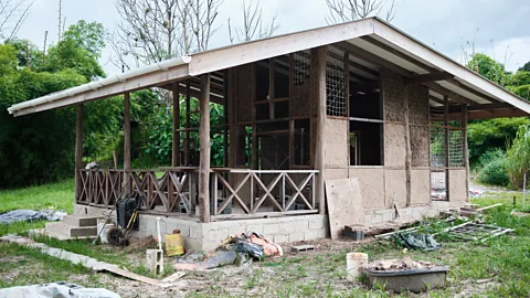 Wa Samaki Ecosystems A house made of wood, clay and grass under construction (Credit: Wa Samaki Ecosystems)