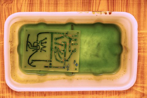 Etching of an electronic circuit in ferric chloride solution in a plastic tub