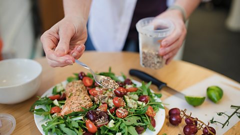 Salad with ingredients which are rich in zinc - including fish and seeds