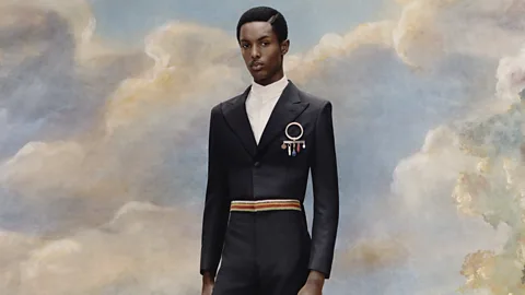 Portrait de Tyler Mitchell, un homme en costume dans un style dandy moderne sur mesure (crédit: Tyler Mitchell)