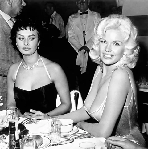Alamy The 1957 photo of Sophia Loren and Jayne Mansfield is one of the most iconic in Hollywood history (Credit: Alamy)