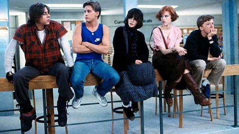 The Breakfast Club film scene in high school, the teenagers are sitting and chatting on a barrier.