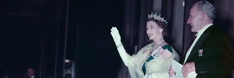 Elizabeth: Fashioning a Monarch