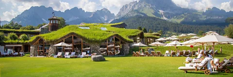 Amazing Hotels: Life Beyond the Lobby