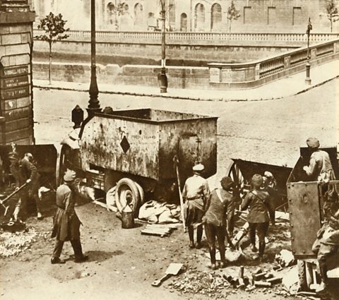 IRA forces occupying Dublin's Four Courts buildings, 1922.