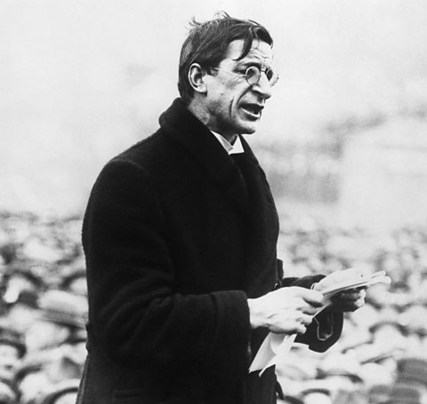 Irish President Éamon de Valera addressing a Dublin crowd, 1925.