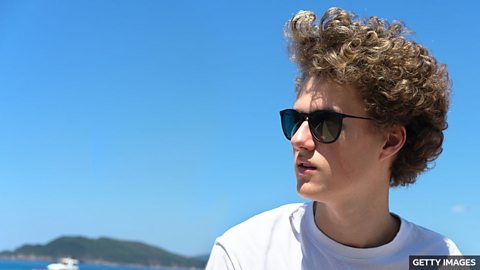 Aura farming 精心塑造形象，经营人设