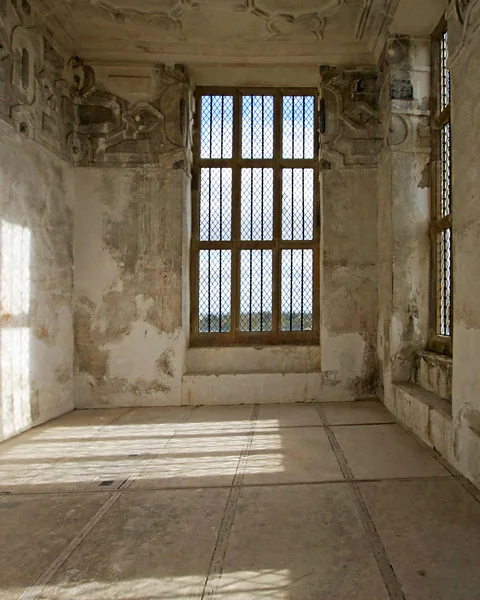Ranald Lawrence and Dean Hawkes The windows of the hall were strategically placed to make the most of sunlight (Credit: Ranald Lawrence and Dean Hawkes)