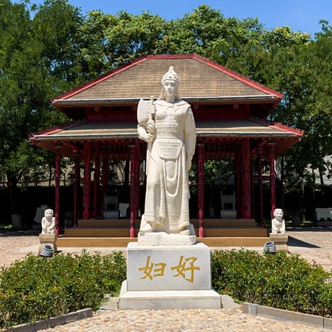 A photo of a statue of Fu Hao.