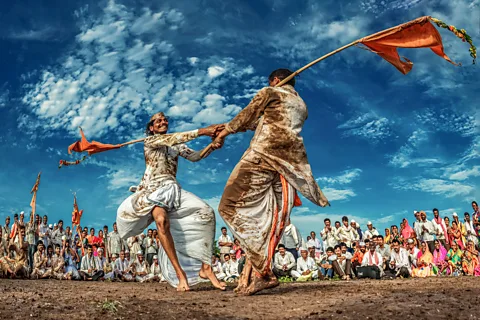 Dashawatar Gopalkrishna Bade/ tpoty.com Two men dancing at the Pandharpur Wari pilgrimage in rural Maharashtra (Credit: Dashawatar Gopalkrishna Bade/ tpoty.com)