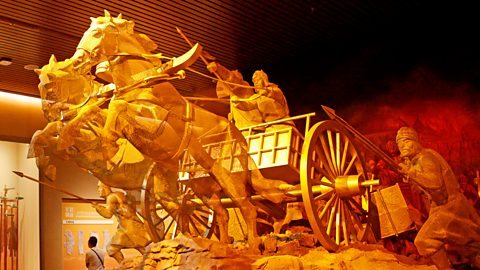 A statue of a Shang dynasty chariot and warriors.