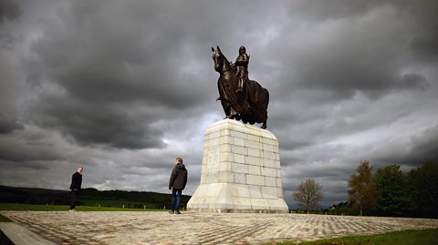 Sir Robert the Bruce statue - a bronze and stone statue of Sir Robert the Bruce on horse