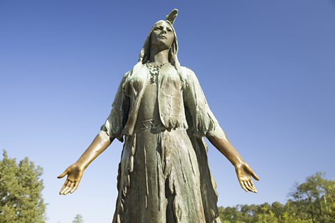 A statue of Pocahontas in Jamestown, Virginia showing her in traditional dress