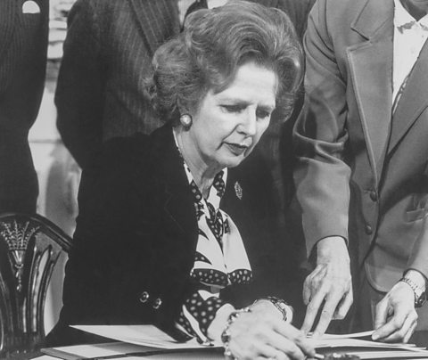 Margaret Thatcher signing the Anglo-Irish agreement at Hillsborough Castle, in Belfast, Northern Ireland, 15 November, 1985.