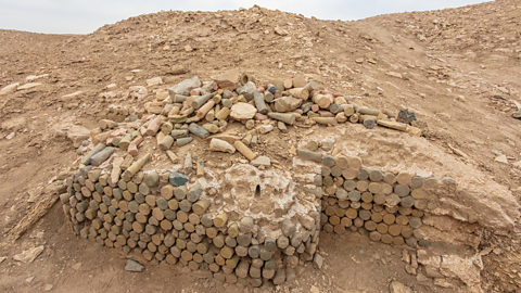 An archaeological dig in Uruk.