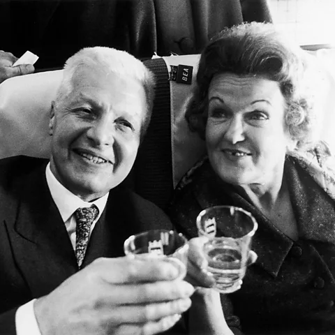 Alamy A black and white picture of the Krogers on a plane holding drinks (Credit: Alamy)