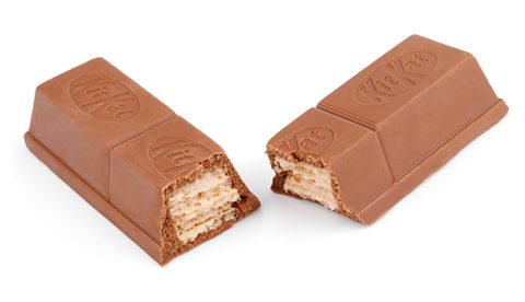 An image of a finger of KitKat broken in two