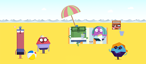 Xiao Ming and his friends at the beach, eating chips and playing with a beach ball.